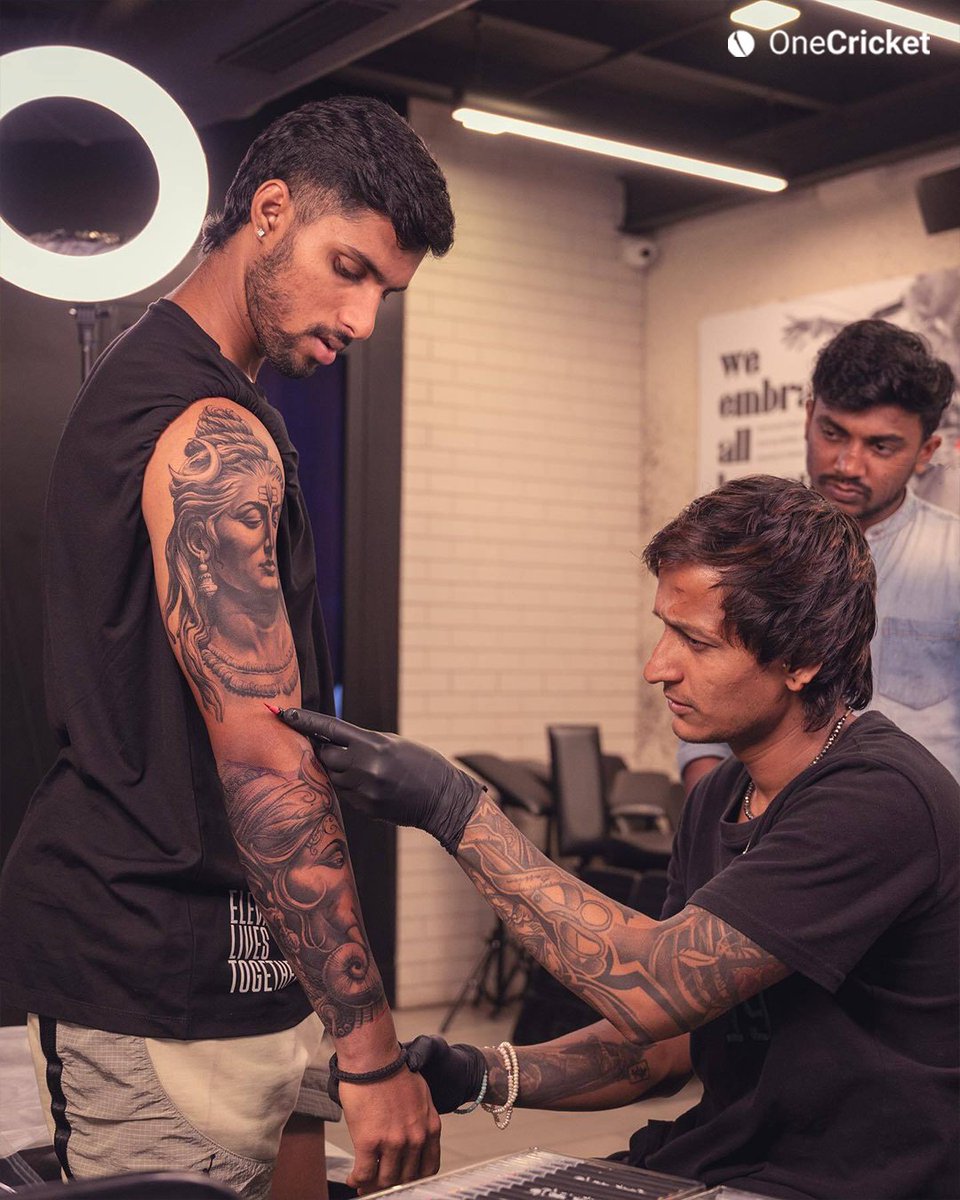 OneCricketApp's tweet image. Tilak Varma’s new arm sleeve tattoo tells his story of passion, faith, and self-belief 🕉️🔥

From Lord Shiva &amp;amp; Ganesha to his pet dog Trigger, every detail has a meaning!

PC: @_siddheshh_gawde

#TilakVarma #TeamIndia #Cricket