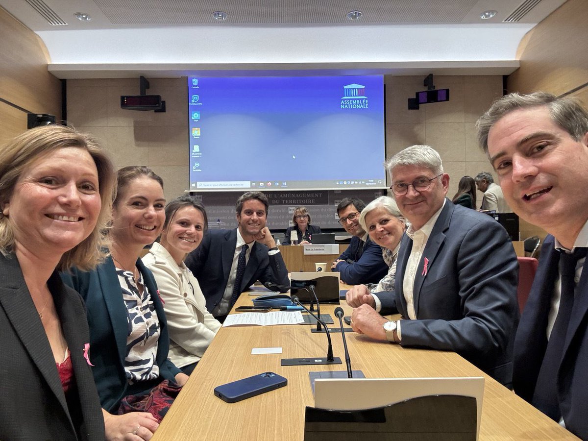 Depuis ce matin, le bureau de l’<a href="/AssembleeNat/">Assemblée nationale</a> est au complet. Ce n’est pas qu’une affaire de postes, c’est l’organisation de notre institution pour se consacrer aux sujets des Français.

Félicitations à <a href="/SandrineLeFeur/">Sandrine Le Feur</a> pour sa réélection à la présidence de la commission DDAT !