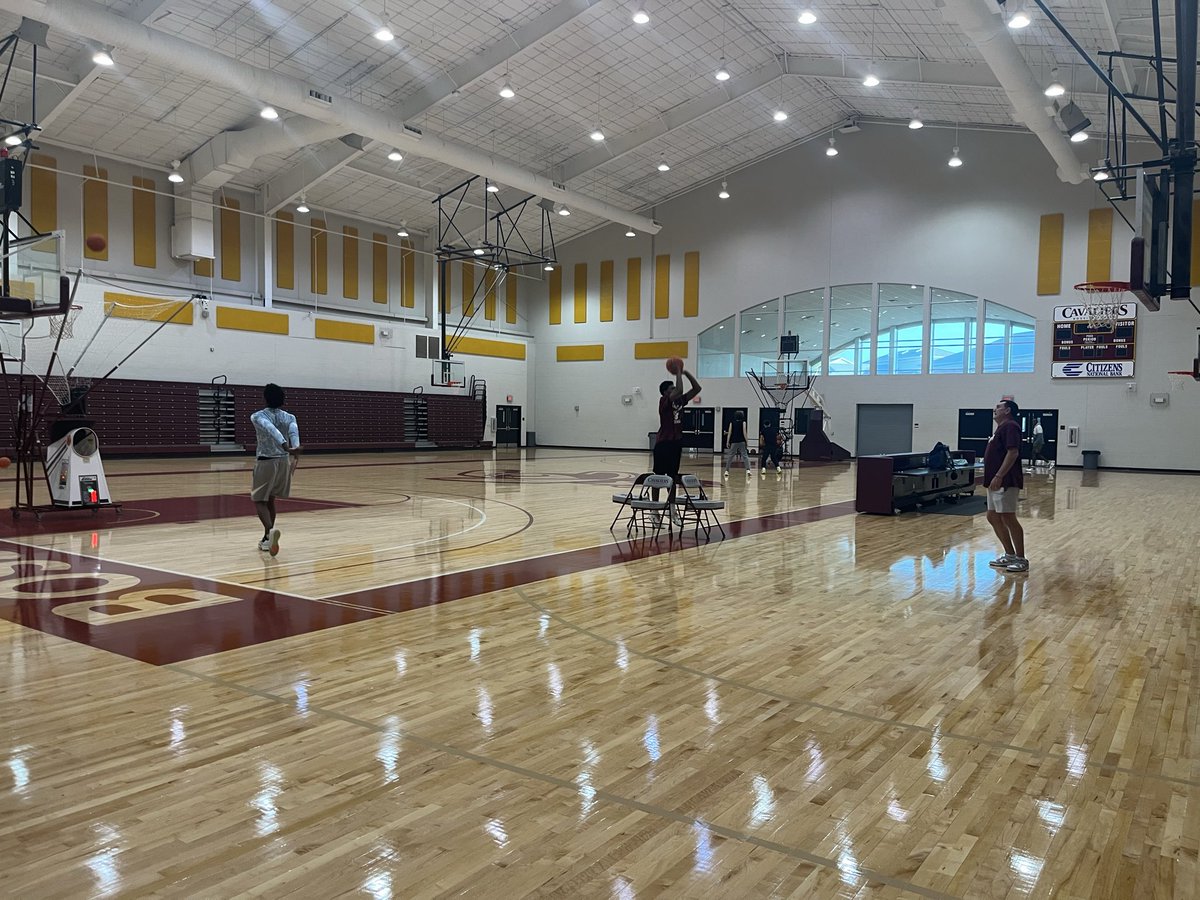 CoachCajunMoore's tweet image. Silent mornings with the sound of work!
Gun, Dr. Dish, &amp;amp; shooting balance with chairs!
#PlayerDevelopment 
#GoCavs