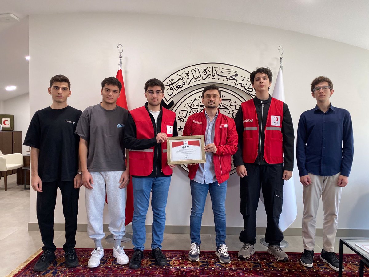 Genç Diplomasi Derneği’nden Gazze’ye Destek!

Genç Diplomasi Derneği, Filistin/Gazze’de yaşanan insani krize destek olmak amacıyla Kızılay’a bağışta bulundular.

Dernek Başkanı Selman Bilir ve Başkan Yardımcısı Ömer Tayyip Erdoğan tarafından takdim edilen bağış, Kızılay adına