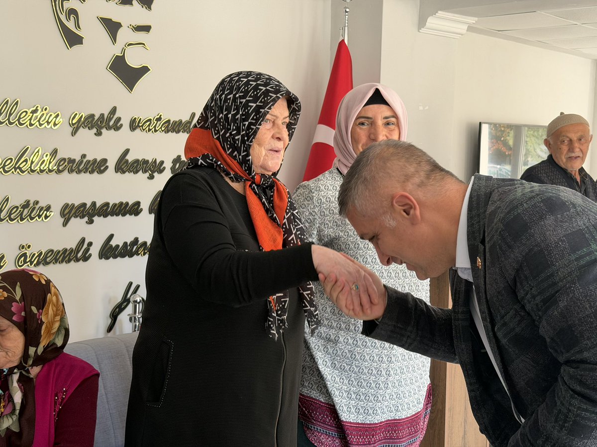 Yaşlılar Haftası kapsamında İlçe Kaymakamımız Sn. Nuri Mehmetbeyoğlu ve Belediye Başkanımız Sn. Süleyman Acar ile birlikte huzurevimizi ziyaret ettik.

Kıymetli büyüklerimizle bir araya gelerek hayır dualarını almak, tecrübelerinden istifade etmek bizler için büyük bir onurdur.