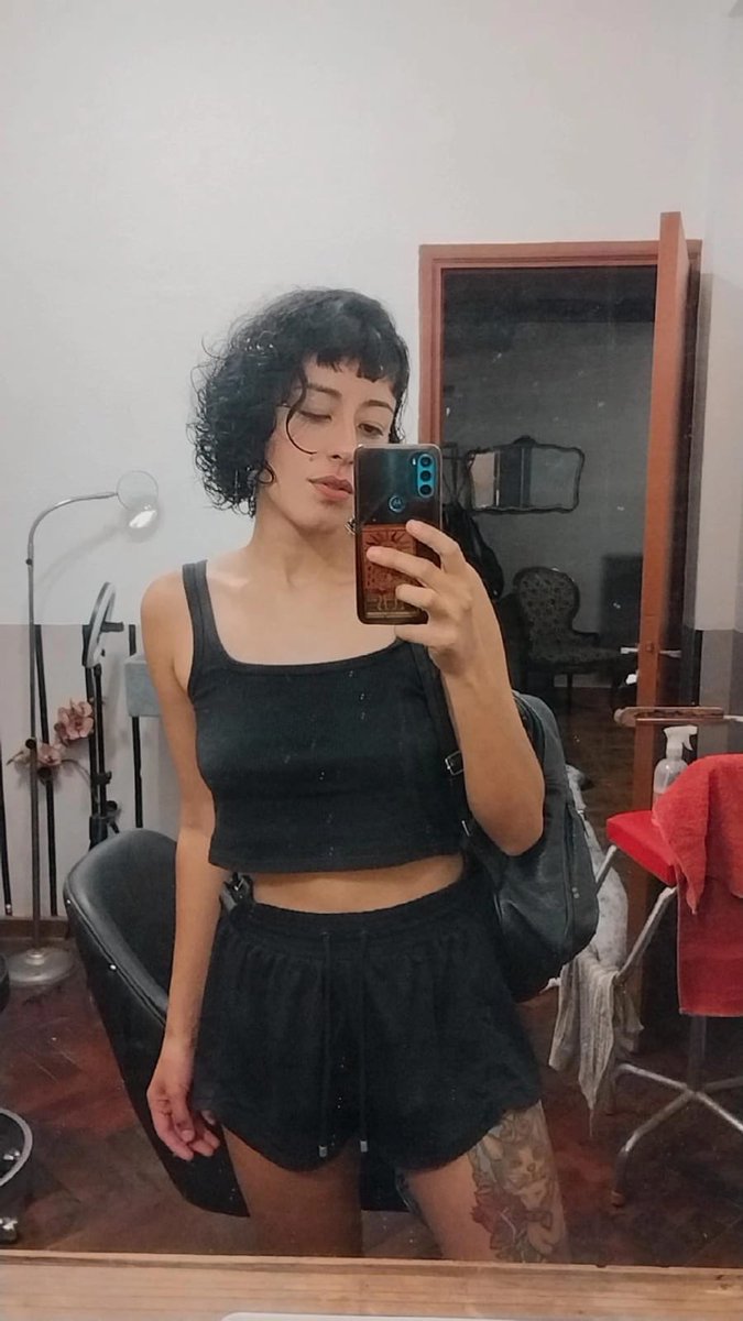 Mi hermana y yo vamos a estar haciendo sesiones virtuales AHORA.

Prepárense para entregarnos todo su dinero 💸
-
My sister and I are going to be doing virtual sessions NOW.

Get ready to give us all your money 💸