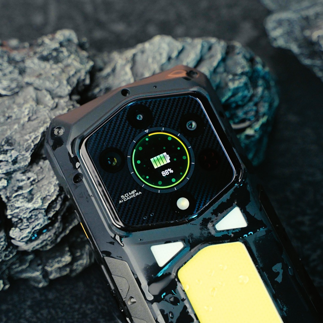 A quick glance is all it takes.🔋
The Armor 29 Series’ AMOLED rear screen keeps your charging status clear and always in sight. #UlefoneArmor29Ultra #UlefoneArmor29Pro

Learn more,
Armor 29 Ultra: ulefone.com/products/armor…
Armor 29 Pro Thermal: ulefone.com/products/armor…
Armor 29 Pro: