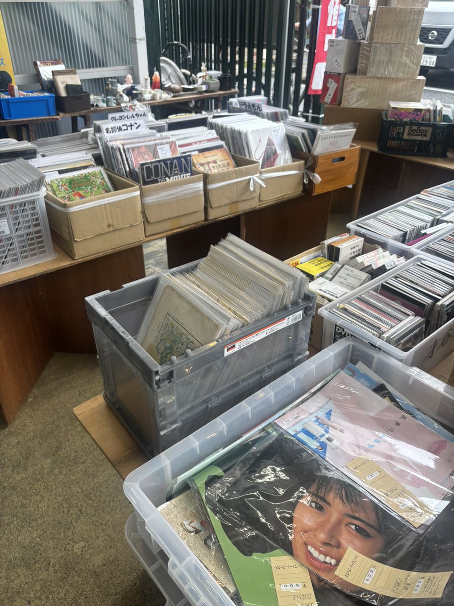 kedakaip's tweet image. 高円寺週末情報です
北口の方で開催されてる古書市、いろんな主催者さんがその時々で開催してる？んだとおもうのですが掘り出し物いっぱいで楽しいです。
高円寺北側も楽しいところいっぱいあります

#高円寺