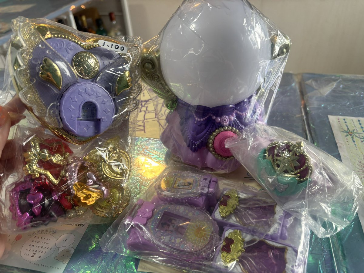 kedakaip's tweet image. 高円寺週末情報です
北口の方で開催されてる古書市、いろんな主催者さんがその時々で開催してる？んだとおもうのですが掘り出し物いっぱいで楽しいです。
高円寺北側も楽しいところいっぱいあります

#高円寺