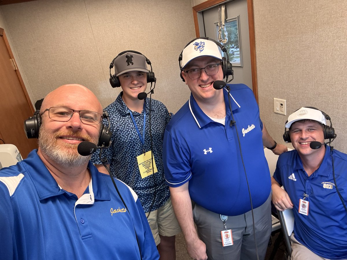 C_Lacy16's tweet photo. Thursday Night Football for @SEB_Football (3-3; 3-2) as the Jackets head to Garden City to take on @GROVESREBELS_FB (0-5; 0-4) tonight at 7pm! Join Mark Bowen @CoachBOsborne & I at 6:30 on 106.5 the Boro!
๐ป https://t.co/sPOowJQSVl
๐https://t.co/jIEJayChc6
#BuildingTradition https://t.co/Zj4K0xgEO4