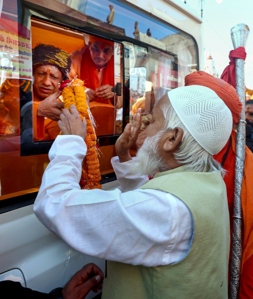 विजयादशमी उत्सव पर गोरखपुर से आई ये तस्वीर..

#Dussehra