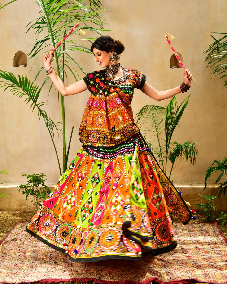 Happy Navratri! 🌸✨ The final day brings joy, colors, and the rhythm of dandiya to celebrate togetherness and tradition. 💃🌟

[Navratri 2025, last day of Navratri, dandiya vibes, festive spirit, celebration, Indian tradition]