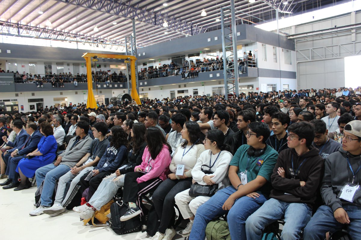 Así vivimos la inauguración del #INNAE2025 en el Campus Franco-Mexicano de la UNAQ ✈️ +1,200 asistentes entre investigadores, estudiantes y líderes de la industria. Hoy seguimos con conferencias, talleres, paneles y demostraciones que impulsan la innovación aeroespacial. 🫡🚀✈️