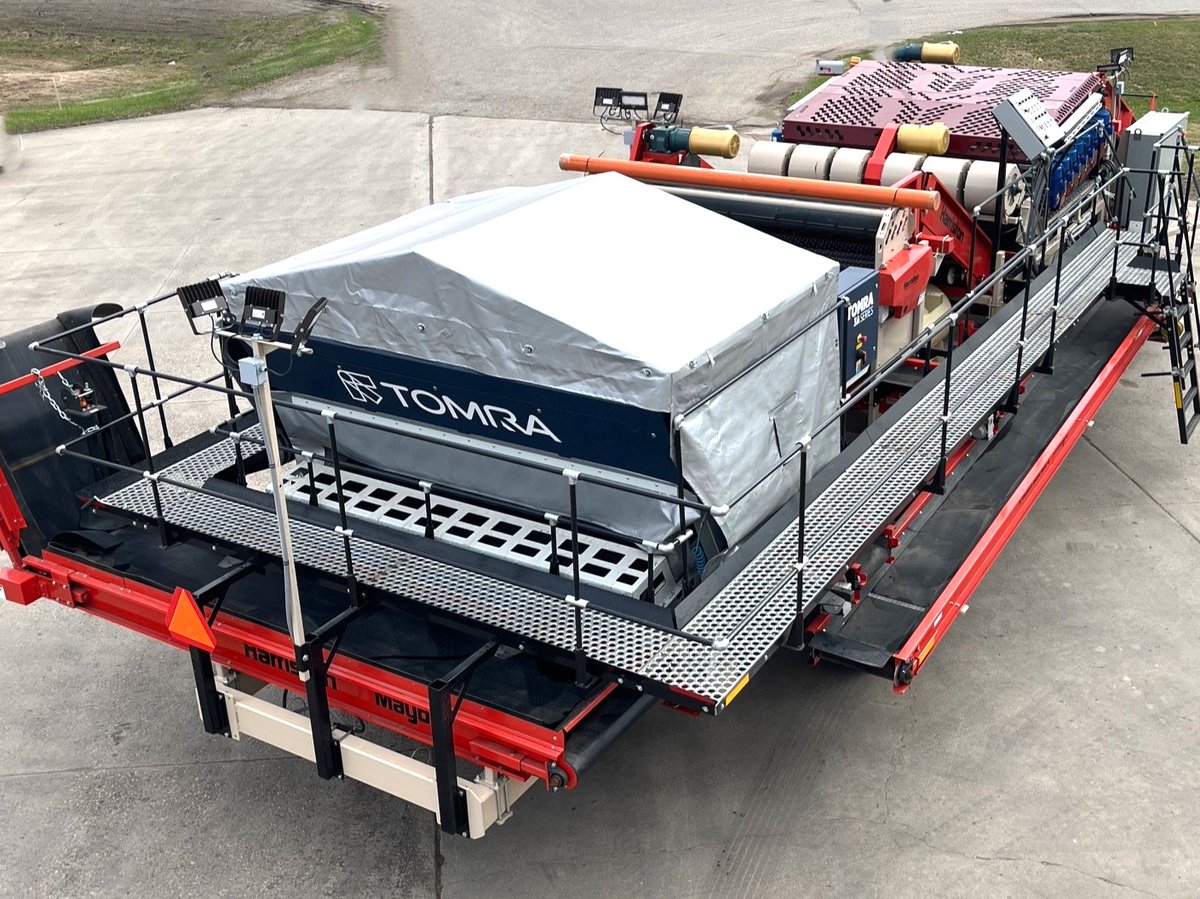 MAYOMFG's tweet photo. Mayo has been busy shipping potato equipment.  Shown are a Bin Piler, Optical Sorter Eliminator, Hopper Trailer Unloader, Portable Elevating Conveyor and Unloading Conveyor with Stingers.  See our website at https://t.co/n2X0PE9Poj  and our videos on YouTube. https://t.co/6Hnu5fQPpV
