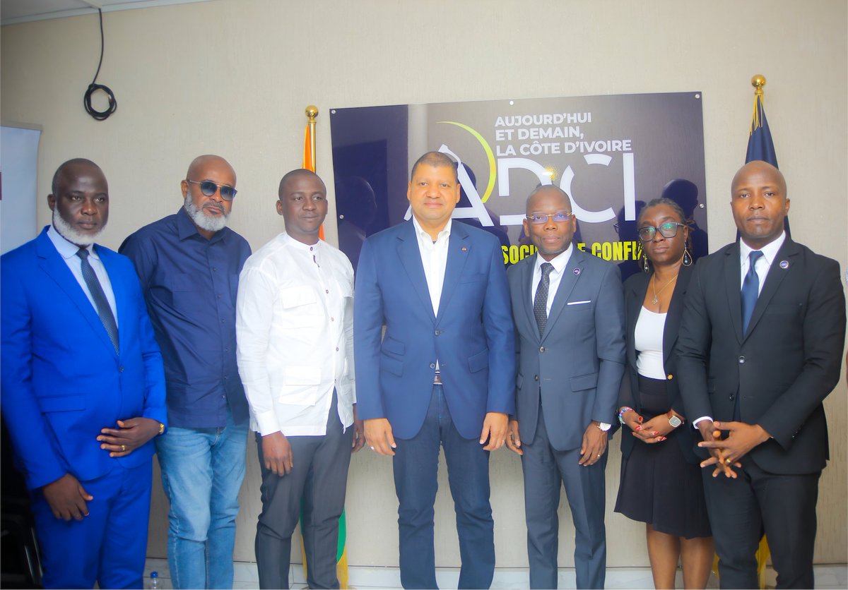 J’ai eu le plaisir d’accueillir le ministre <a href="/JLB_officiel/">Jean Louis Billon</a> à la Maison du Citoyen.
Nos échanges francs et cordiaux ont porté sur l’actualité politique et les défis à venir.
Je reste convaincu que le dialogue est la clé pour bâtir une Côte d’Ivoire de confiance.
#CIV2025