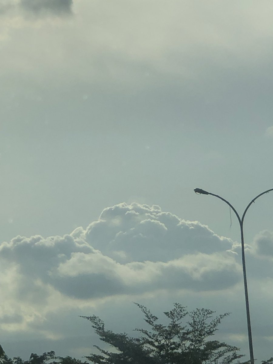 Rabee_at1's tweet image. ☁️ Looked up at the sky and said, Alhamdulillah for this beauty.❤️🤲
#sky #Cloud