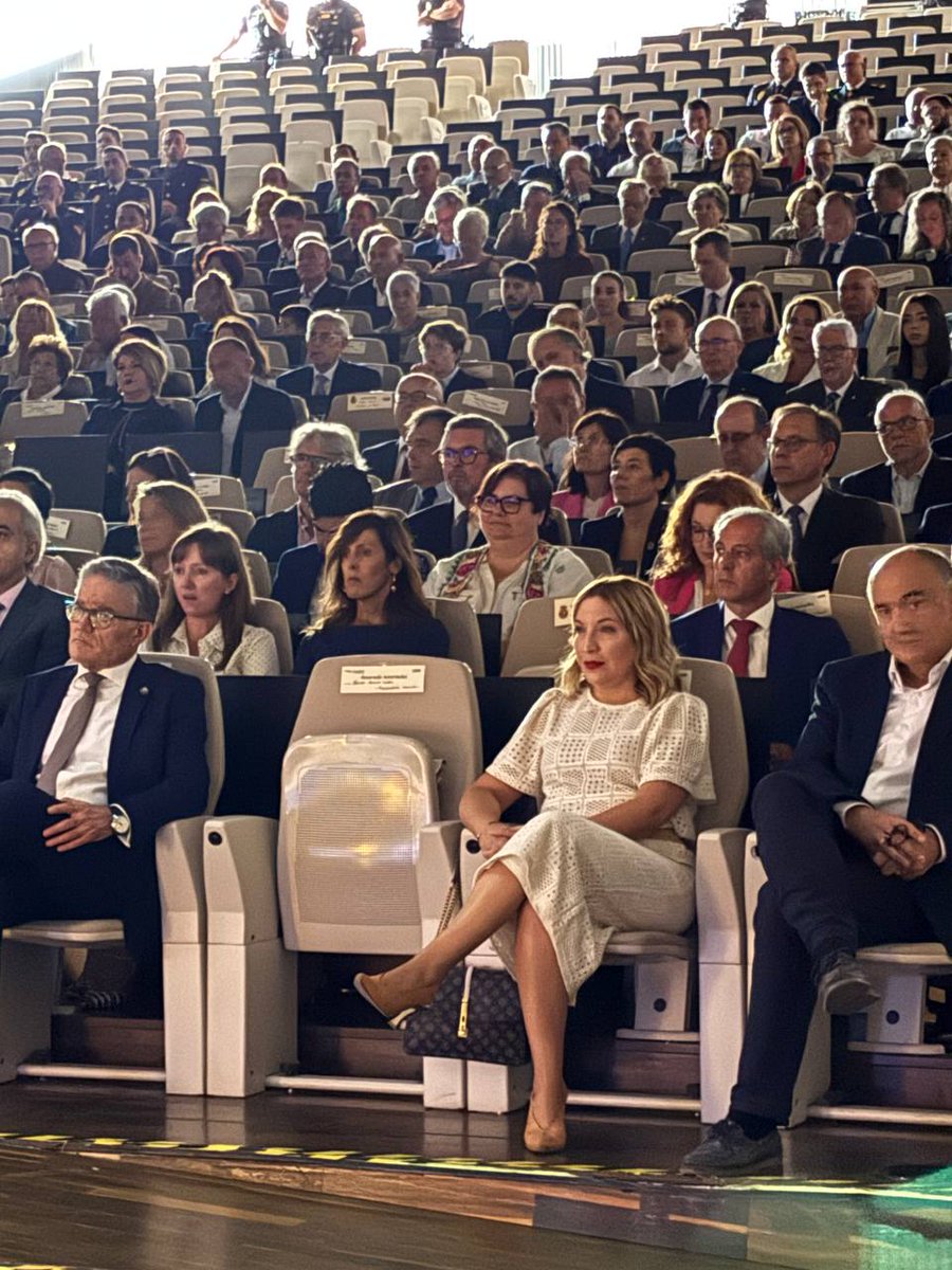 Esta mañana, Nieves Navarro ha asistido a la inauguración de la sede de LASSUS. ¡Enhorabuena por la gran labor! 👏
También ha estado presente en el acto por el Día de la Patrona de la Policía Nacional en el Palacio de Congresos.
¡Felicidades a los galardonados! 
#UnidasPodemos
