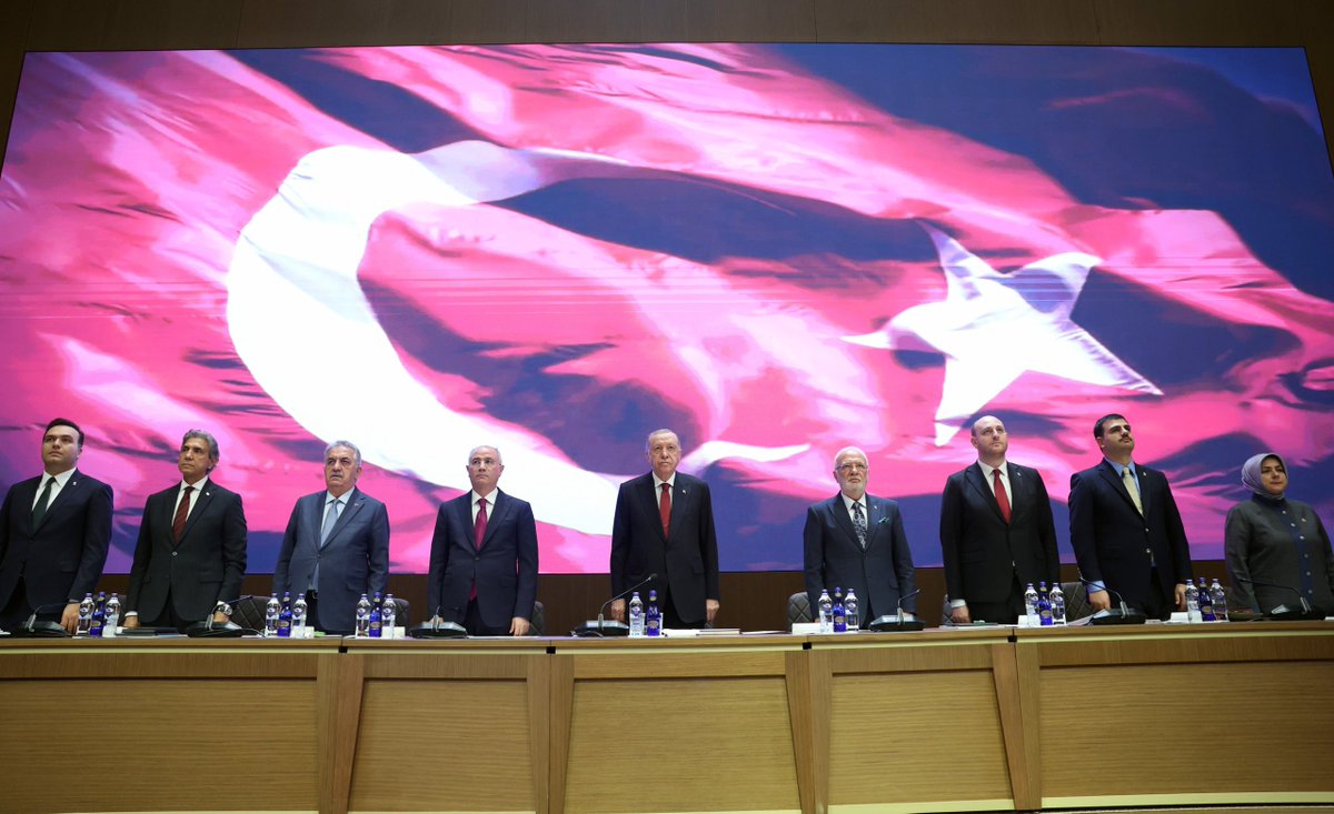 Dr.Betül Sayan Kaya 🇹🇷 (@drbetulsayan) on Twitter photo 📍AK Parti Genel Merkez
“AK Parti olarak biz bir dava ve kadro hareketiyiz. Bizi bir araya getiren çıkarlarımız değil, değerlerimizdir. Bizim şu birlikteliğimiz tam anlamıyla bir gönül birlikteliğidir, inanç birlikteliğidir. Biz her şeyden önce dava ve yol arkadaşlarıyız. 📍AK Parti Genel Merkez
“AK Parti olarak biz bir dava ve kadro hareketiyiz. Bizi bir araya getiren çıkarlarımız değil, değerlerimizdir. Bizim şu birlikteliğimiz tam anlamıyla bir gönül birlikteliğidir, inanç birlikteliğidir. Biz her şeyden önce dava ve yol arkadaşlarıyız.