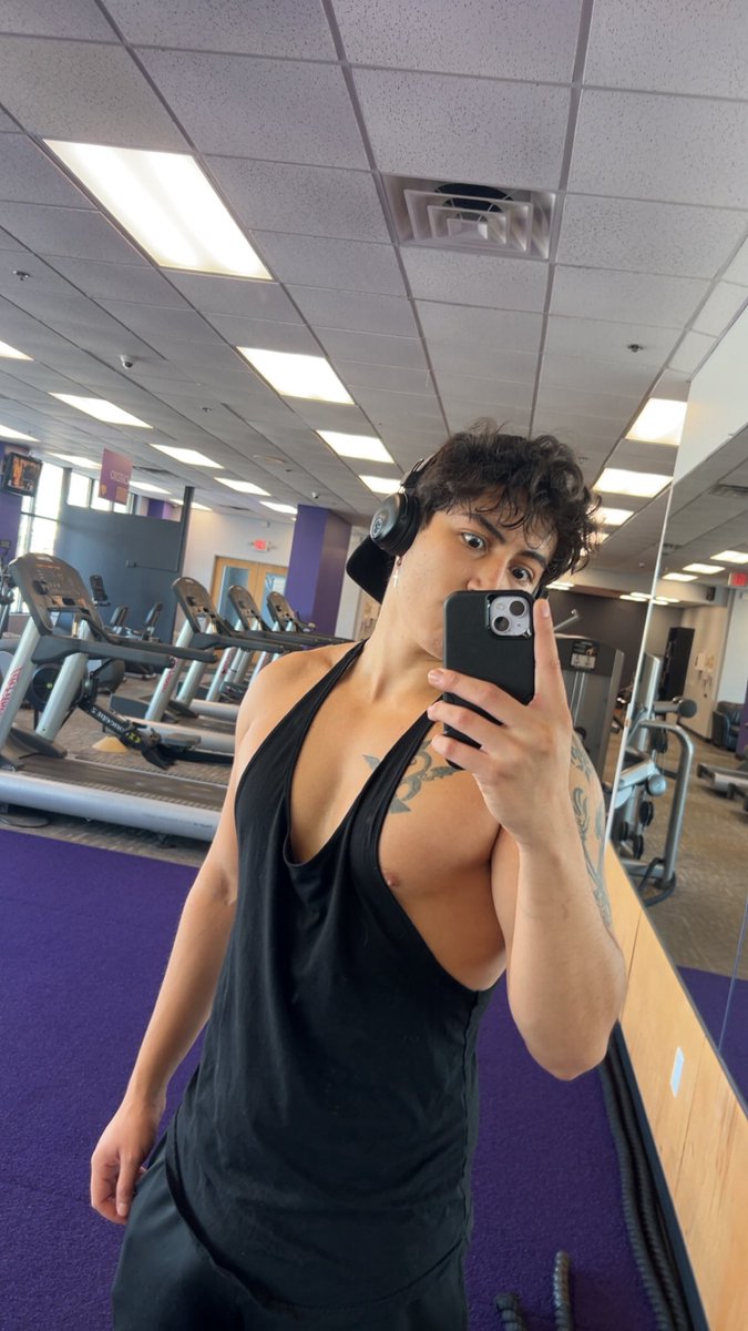 razerblaze0's tweet image. Chest day babyyy #chestday #pecs #mlm #gay #gym