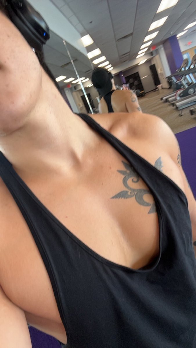 razerblaze0's tweet image. Chest day babyyy #chestday #pecs #mlm #gay #gym