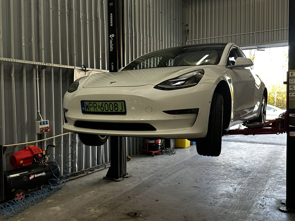 EvRepairGarage's tweet photo. 🔧 Patient: Tesla Model 3 – parking sensor issue

A Tesla came in with faulty sensors, causing the park assist to fail. After diagnostics, the problem was resolved 🦾🦾🦾 https://t.co/e8PYnLxvtV