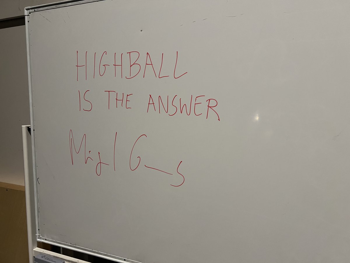 【マスタークラス】
ミゲル・ゴメス監督によるマスタークラス、大盛況のうちに終了‼️
飛び入りで瀬田なつき監督も参加🏃‍♀️
『私の好きな八月』を題材に創作の裏側と映画術をお話頂きました🎙️
皆さん、長時間お疲れさまでした🍺
監督の最新作『グランドツアー』は10月10日より公開🐼