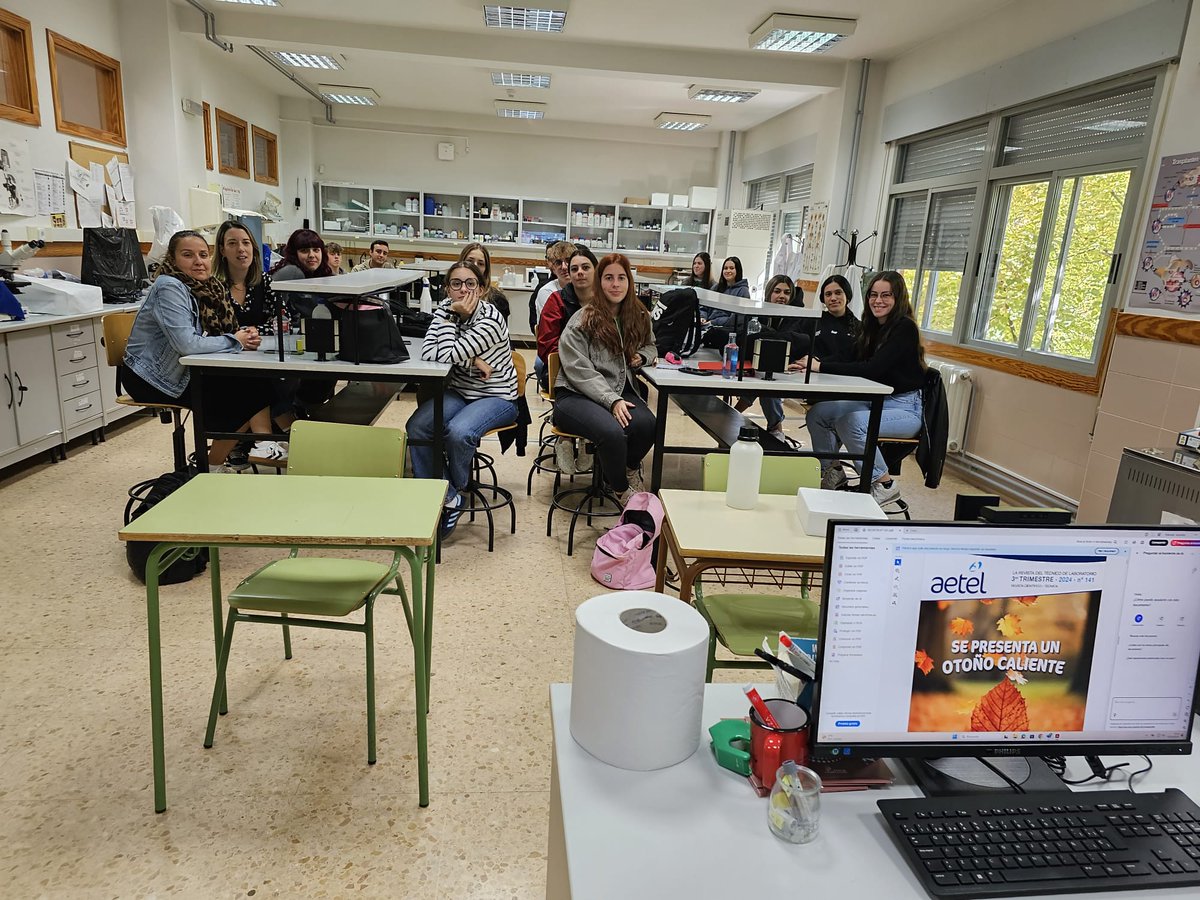 ✍️ Asamblea con los alumnos de segundo curso de Laboratorio Clínico y Biomédico, del 𝐈𝐄𝐒 𝐌𝐚𝐫𝐢́𝐚 𝐝𝐞 𝐌𝐨𝐥𝐢𝐧𝐚 𝐝𝐞 𝐙𝐚𝐦𝐨𝐫𝐚.
🏥 Explicado las salidas, resolviendo sus dudas y llamándoles a apoyar las movilizaciones convocadas.
#aeteltuasociacion