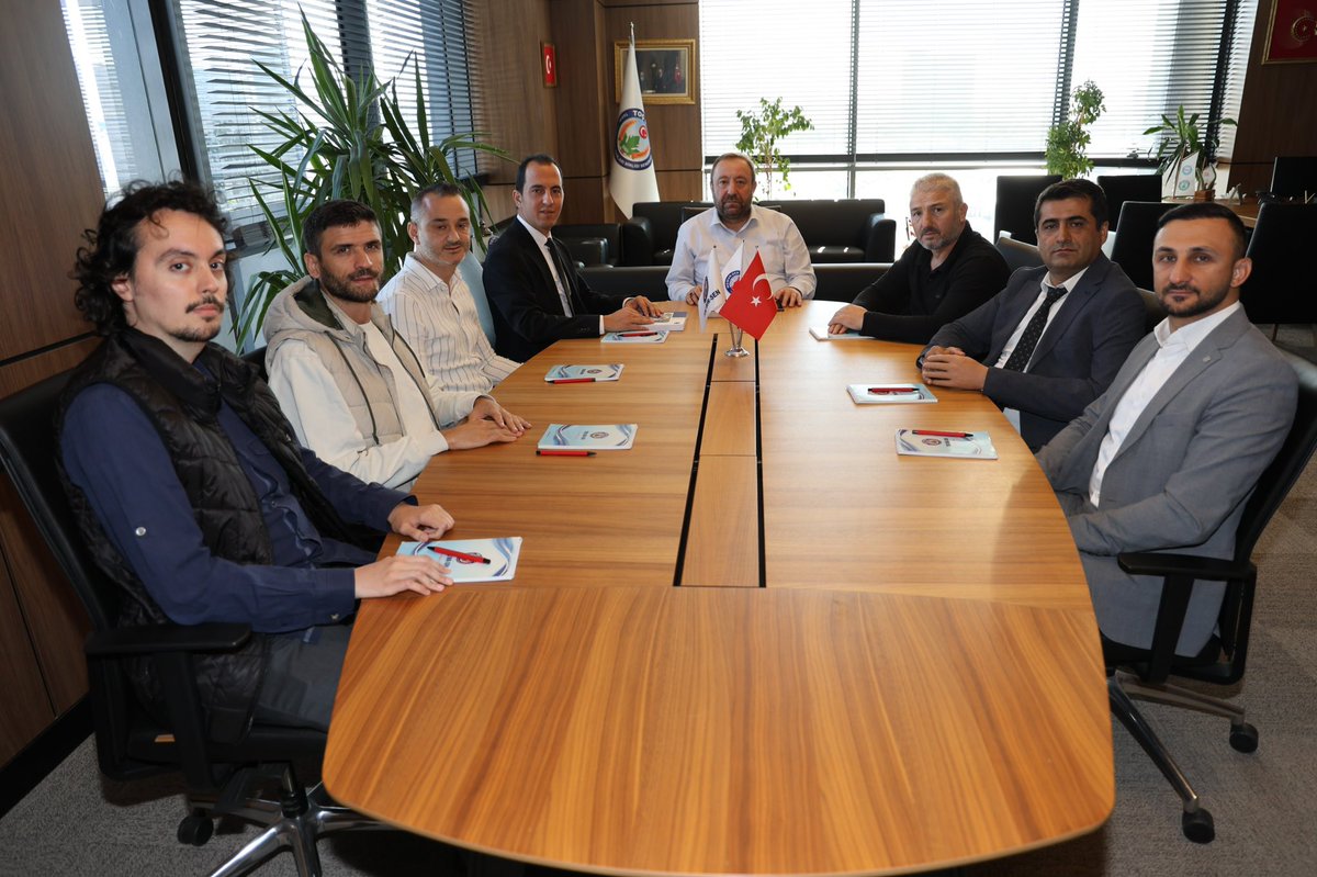 Genel Merkez Engelliler Komisyonu Başkanımız Salih Yiğit ve ekibiyle Genel Merkezimizde bir toplantı gerçekleştirdik.

Hizmet Kolumuzdaki engelli kamu çalışanlarımızın talep ve beklentilerini konuşarak, çalışmalarımıza ilişkin istişarelerde bulunduk.