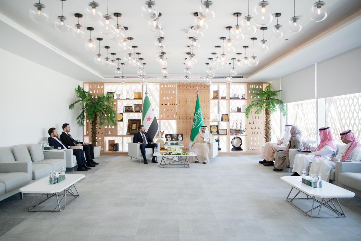 FahadAlJalajel's tweet image. استقبلت اليوم معالي وزير الثقافة في الجمهورية العربية السورية الأستاذ محمد ياسين صالح @AL_SAALEH، وجرى خلال اللقاء بحث فرص التعاون وتعزيز التكامل بين الصحة والثقافة، وتبادل الخبرات بما يسهم في نشر الثقافة الصحية والارتقاء بجودة الحياة.