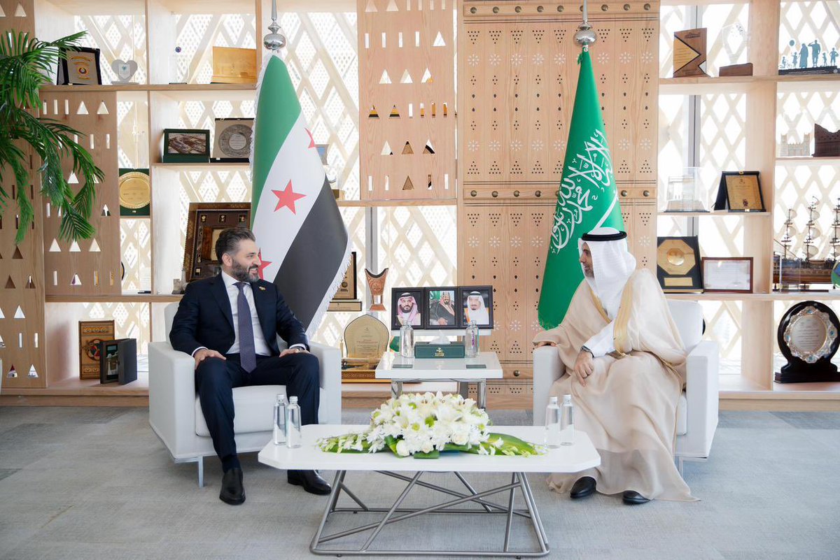 FahadAlJalajel's tweet image. استقبلت اليوم معالي وزير الثقافة في الجمهورية العربية السورية الأستاذ محمد ياسين صالح @AL_SAALEH، وجرى خلال اللقاء بحث فرص التعاون وتعزيز التكامل بين الصحة والثقافة، وتبادل الخبرات بما يسهم في نشر الثقافة الصحية والارتقاء بجودة الحياة.