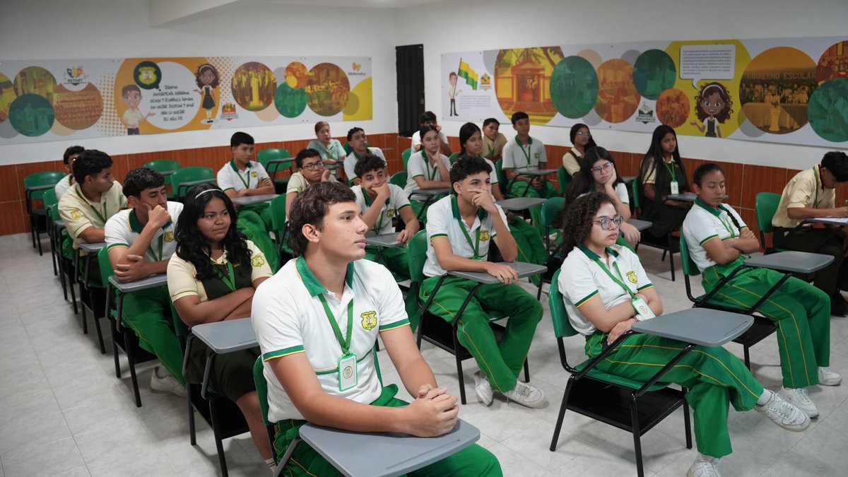 dadsasm2024's tweet photo. Con los estudiantes del Ateneo Moderno colegio hemos venido desarrollando jornadas de educación ambiental vinculadas a su servicio social, reforzando desde la academia la responsabilidad y el compromiso por el cuidado de Santa Marta. 🌳🍃🌿

¡El futuro se construye ahora! 🌎 https://t.co/sDUcppPoKL