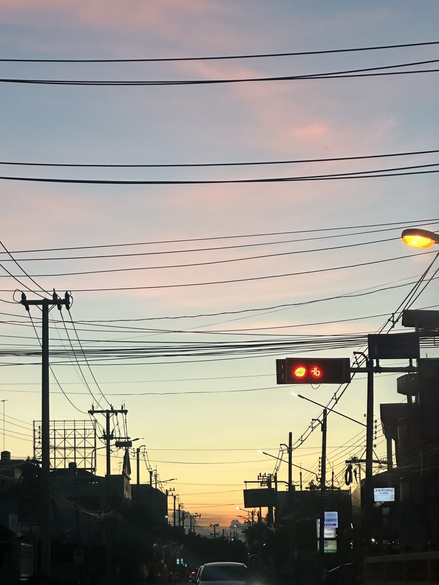 Por_Chalinee's tweet image. ท้องฟ้าเริ่มสวยละ