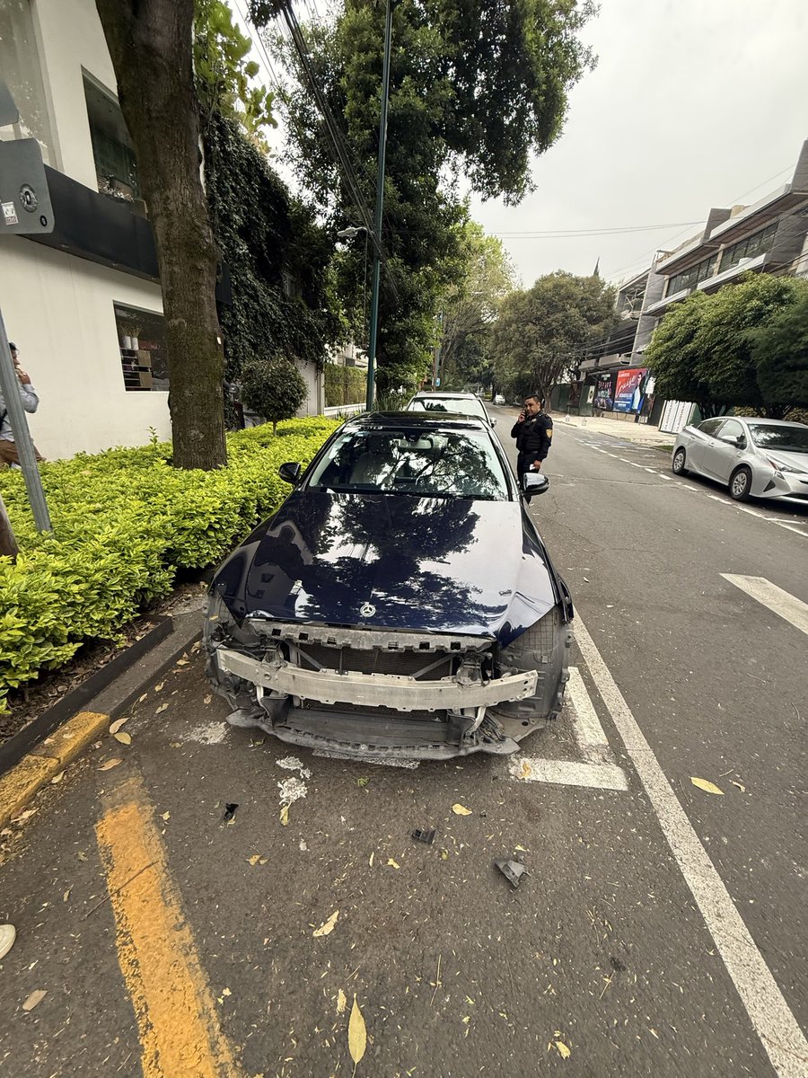 alejoperalt's tweet photo. Hace tres meses roban en mi casa y hoy se han robado parte de mi auto, Polanco es la colonia donde roban, ma*#, asaltan y la policía no hace nada. @mauriciotabe @BlindarMH @FiscaliaCDMX @SSPCMexico @GobCDMX https://t.co/OInAMT08vC