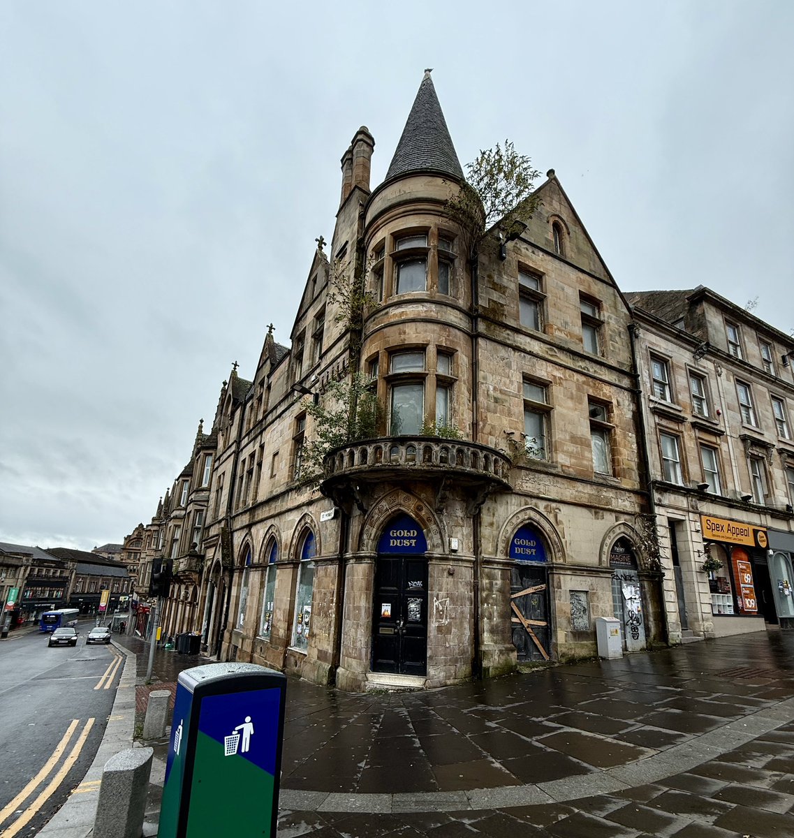 I remain disappointed &amp; dismayed at the deterioration of our buildings around town; hardly gold dust, right at the cross, this example of neglect does no one any credit - I’m imagining; council intervention, community ownership, upgrade &amp; purposeful use 👍