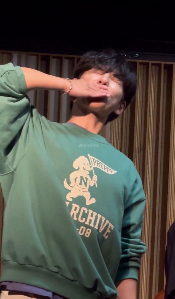 원피리는 왜 기어울까 문득 의문이드는
저녁 11시 17분.