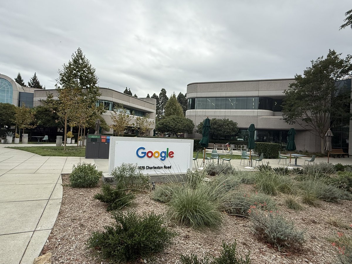 vlion_inc's tweet photo. Google in MountainView https://t.co/4Qyibmi4lL