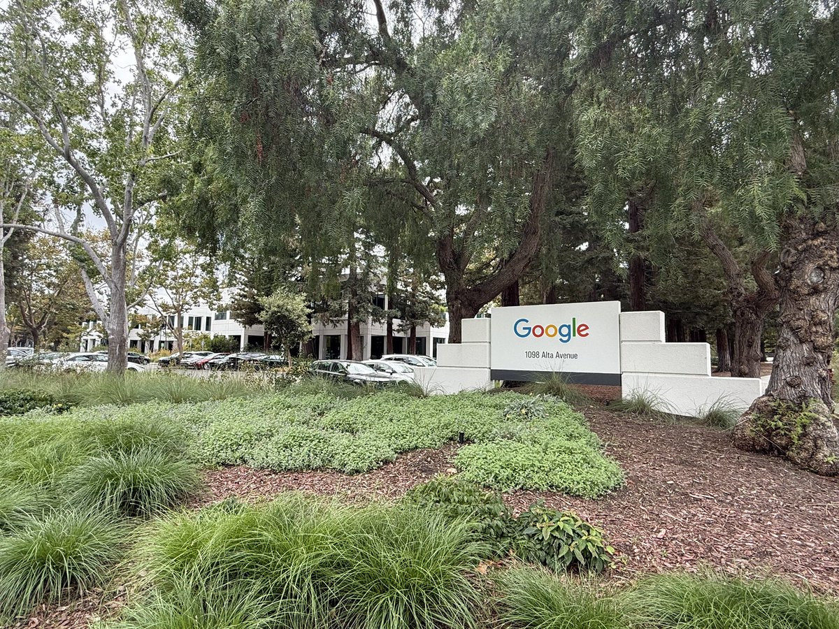vlion_inc's tweet photo. Google in MountainView https://t.co/4Qyibmi4lL