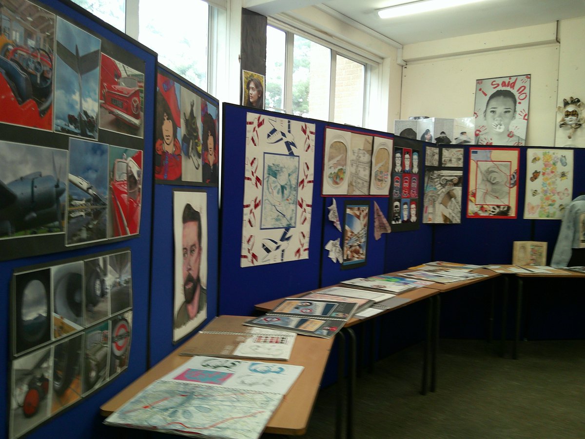 Join us tonight from 5–8pm for Collingwood’s annual Open Evening!
Explore departments, enjoy Robot Wars, live Science experiments, Food Technology baking, Performing Arts showcases, canteen samples - and much more!