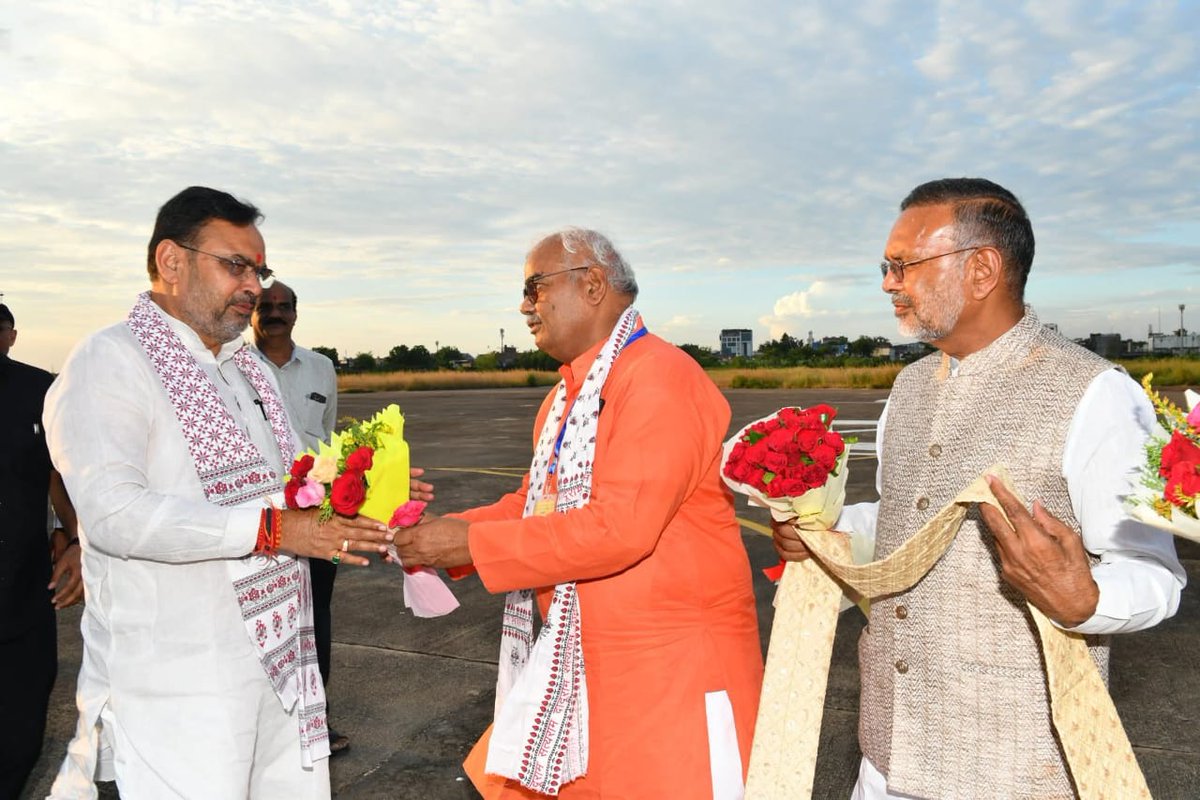 hlnagar's tweet image. शिक्षा नगरी कोटा की पावन धरा पर माननीय मुख्यमंत्री श्री @BhajanlalBjp जी के पधारने पर एयरपोर्ट पर उनका स्वागत एवं अभिनंदन किया।

#Kota #dusshera #Bhajanlalsharma #Heeralalnagar