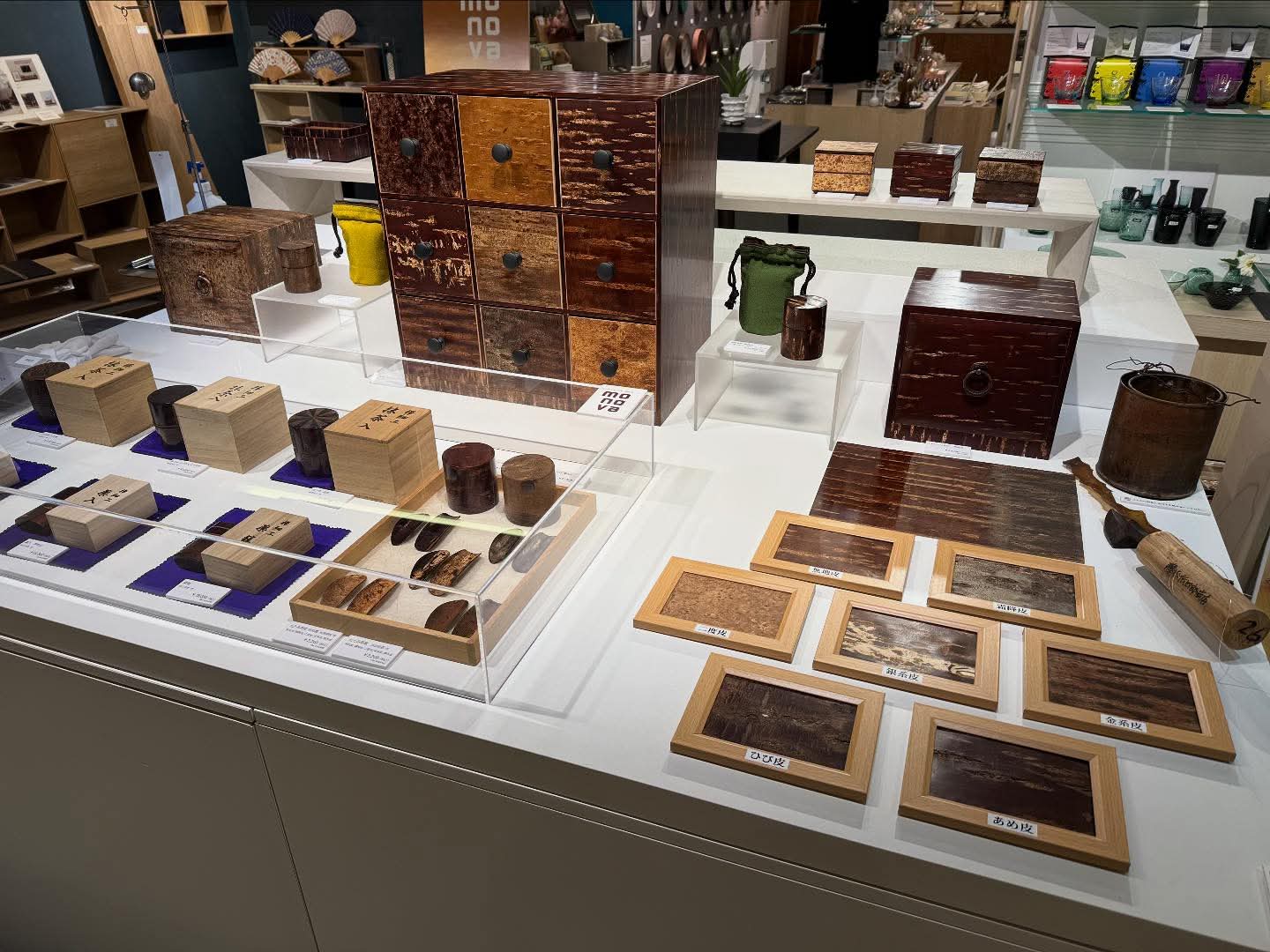 伝統的な木製お面 秋田湯沢 伝統的な木製お面 秋田湯沢