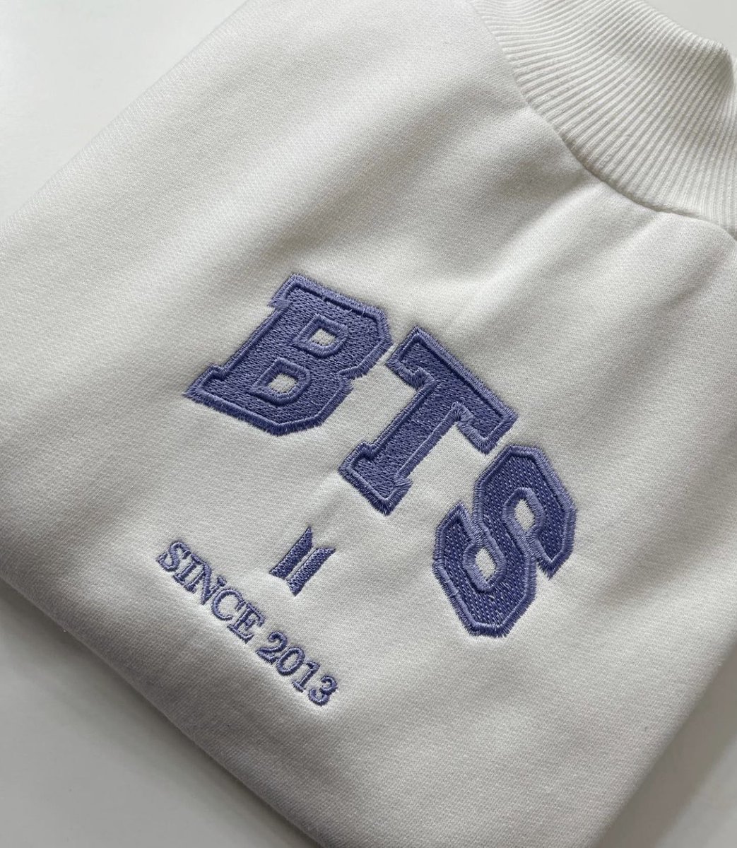 2coolatelier's tweet image. Amiiii! O queridinho voltou 💜
Moletom BTS college já disponível novamente no site!
E lembrando que: o lilás é edição limitada.
#bts #bangtanboys #armybts