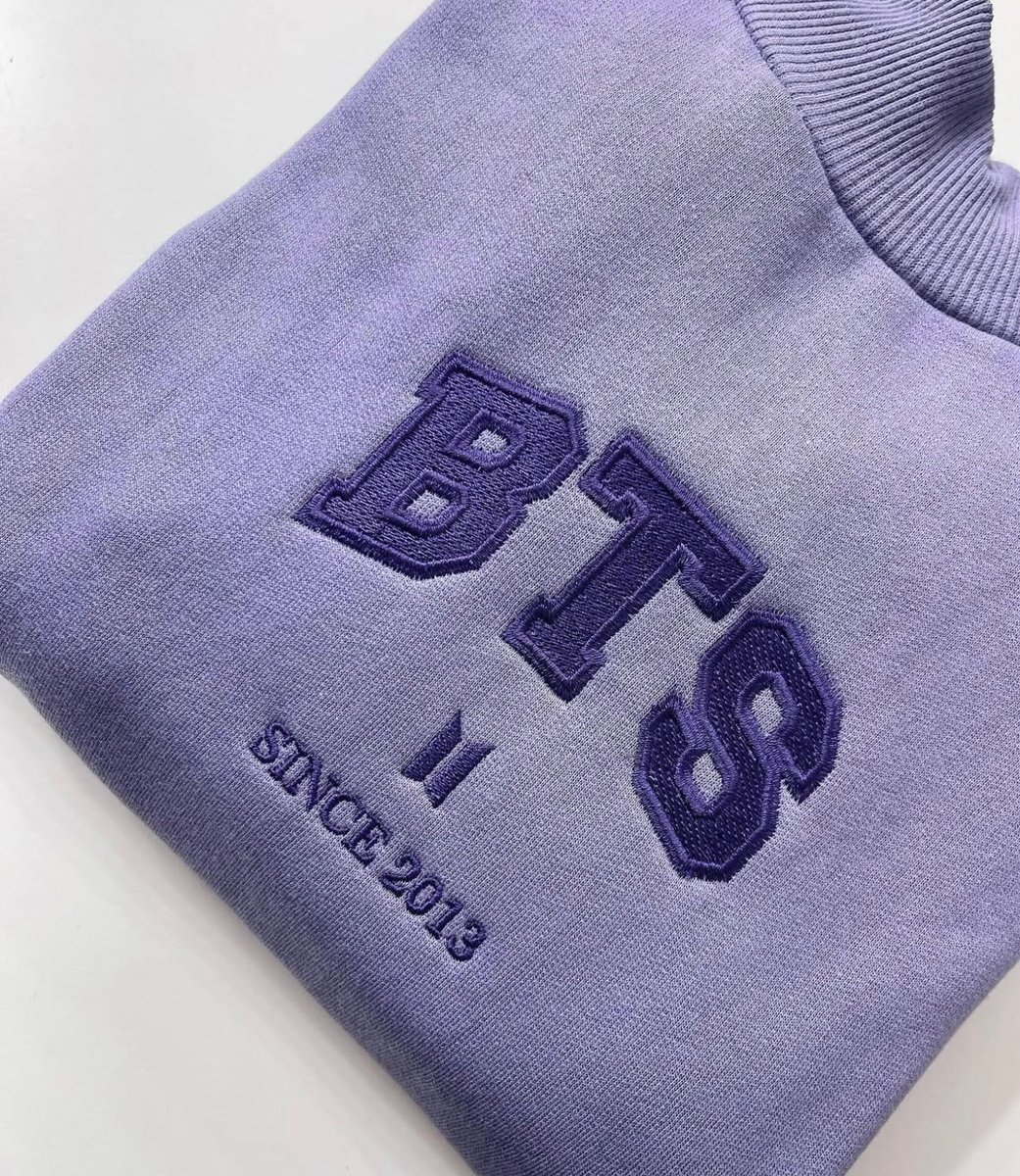 2coolatelier's tweet image. Amiiii! O queridinho voltou 💜
Moletom BTS college já disponível novamente no site!
E lembrando que: o lilás é edição limitada.
#bts #bangtanboys #armybts