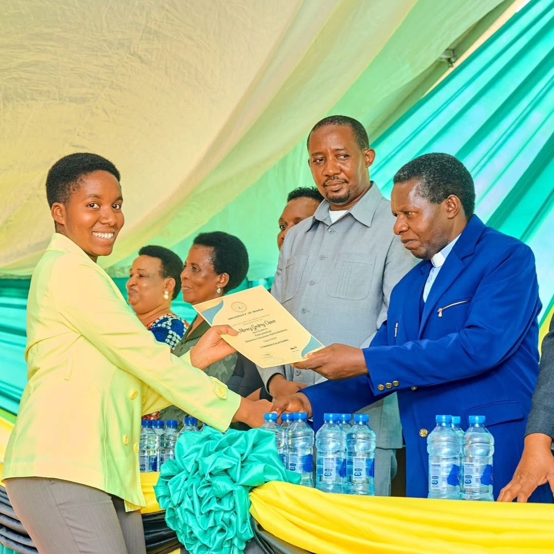 HapuMabula's tweet photo. Mwaka Jana Mwishoni Nilipata Kazi ya Kudesign Certificates kwa ajili ya appreciation na Award.
Hii kazi ilikiwa ya UNIVERSITY OF IRINGA (UOI) .

Kazi ilikuwa Very challenging, but I met the requirement  , kazi ilitakiwa iwe  very simple ,not overcrowded and look premium.

Challenge ilikuwa kwenye Kubalance Simplify with elegance ,keeping every detail academically professional. 

Na sehemu Ngumu Zaidi ilikuwa ni Kuhakikisha Certificates design felt premium bila kuwa overcrowded.

Pia Layout ya Certificate ilitakiwa i-breathe while still guiding the eye straight kwenye Jina la Mpokeaji.

 It was a true test of how design can elevate meaning.

Mwisho wa Siku Certificate is not just a document, its a lifelong symbol of achievement 

And trust me ,the journey of perfecting this pieces taught me that good design doesn't decorate,it defines.

💡 If you want certificates that go beyond ordinary, let’s work together and make your designs speak prestige.

+255 752 657 829 
Dar es salaam-Tanzania 
charlesmabula257@gmail.com 

#90daysdesignchallenge #newtonzvisuals