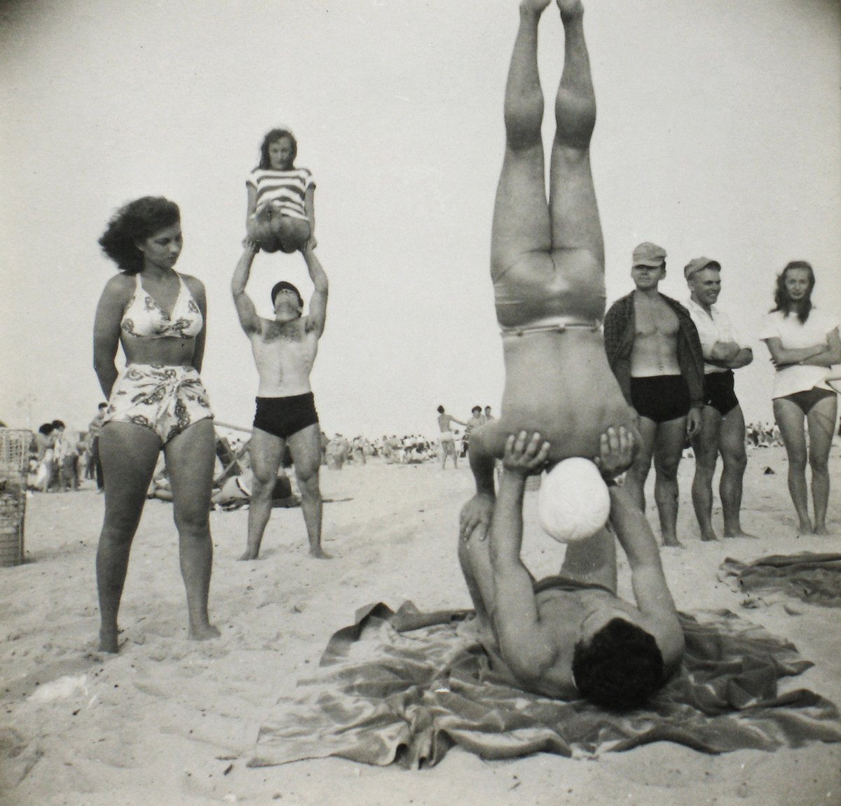 📸 Sid Grossman.
Coney Island, hacia 1947.
