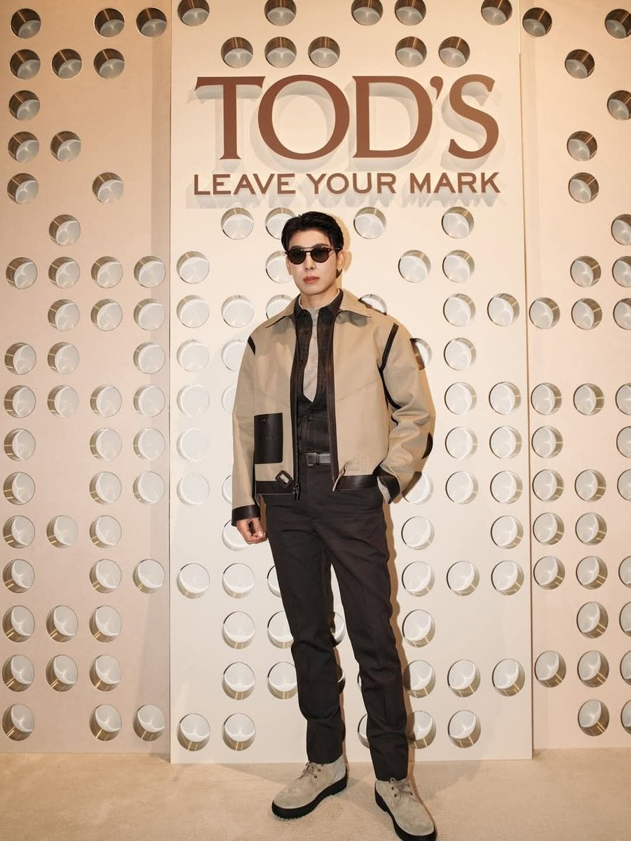 StarTodayEnt's tweet photo. แกลมไม่ไหว!! “มิว ศุภศิษฏ์” ร่วมงาน Fashion Week ระดับโลก 2 งานกับ 3 แบรนด์ดัง

HMxLondonxMEW 
#HMLondonFWxMEW  #BOSSsummer26xMEW  #BOSSSU2026xMEW #TodsSS26xMEW #TodsMilanoxMEW #MewSuppasit

🔗​https://t.co/N4LUeiYcg0 https://t.co/AIGwl8WvlA