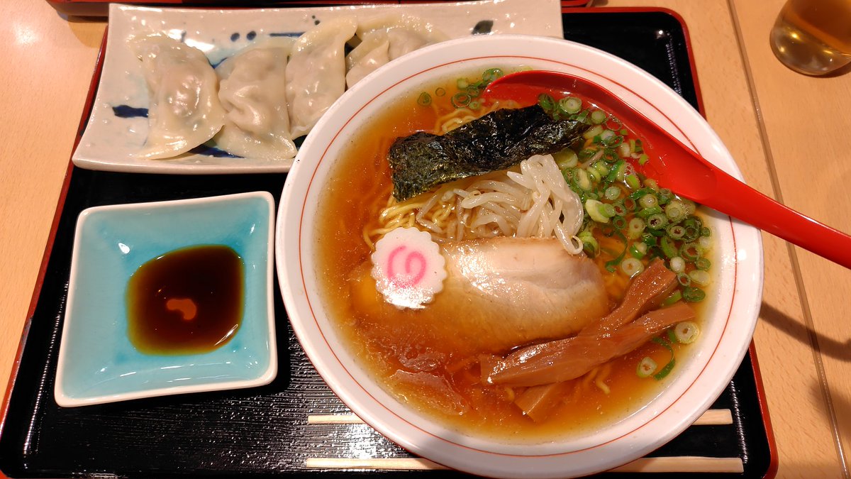 美味しいものは脂肪と塩分でできている

久しぶりに支那そば@麺肴ひづき　あさのやさん　
ここの支那そばのスープ、めっちゃ好み✨️
そして前回は半人前(3個)だったゆで餃子をとうとう一人前(6個)で注文
いろいろ数値が気になるお年頃ですが、久しぶりのラーメン美味しゅうございました🍜