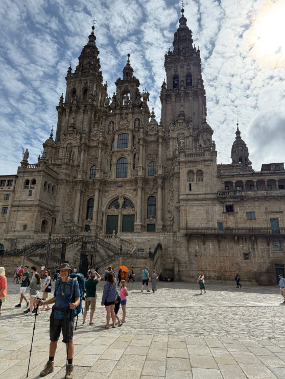Westerkerkers John Faasse en Mike Loonaar liepen hun camino naar Santiago de Compostella.

Waarom deden ze dat? Hoe was het om met je eigen gedachten onderweg te zijn?

Ze vertellen over hun indringende ervaringen op dinsdag 7 okt, 20.00 uur, Prinsengracht 277b (Grote Zaal).