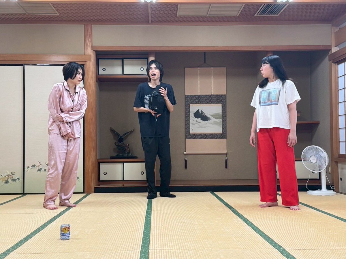 chi_____ne's tweet image. いよいよ本日から！
 ｢事実は小説よりも奇なり｣ #ジキナリ
@新宿眼科画廊

第1話｢合宿の夜｣ #はねるつみき

コメディしてます。正気にならないように頑張ってる高杉が見れます。

⬇️予約は下記フォームから⬇️
ticket.corich.jp/apply/390556/0…