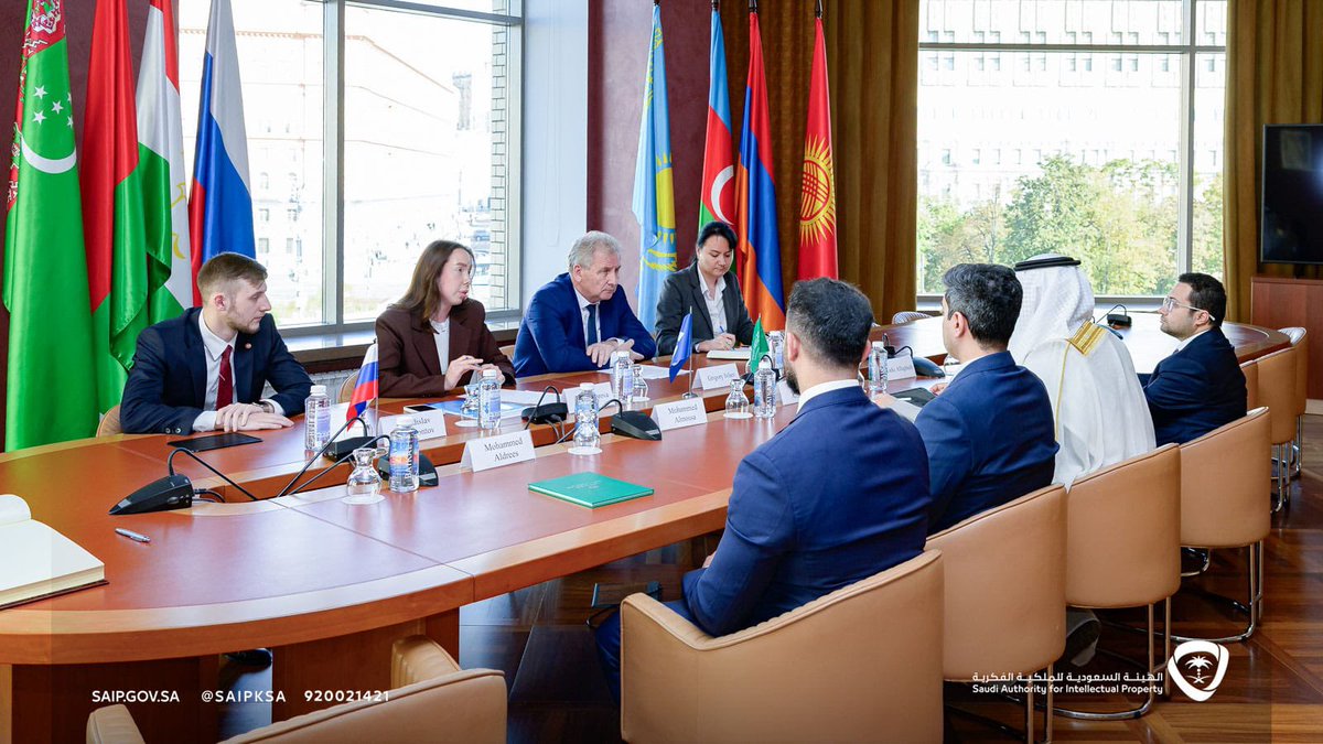 في موسكو، ناقشنا مع الدكتور غريغوري إيفلييف رئيس المكتب الأوراسي للبراءات أبرز المستجدات وبحثنا فرص تعزيز التعاون في حماية #الملكية_الفكرية على المستوى الدولي والإقليمي.