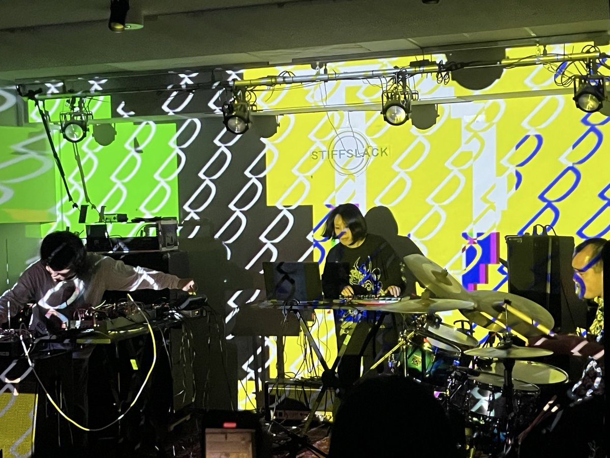 平日の夜に外出てライブ見に行ったの本当に久々

Hello11D3さいこ〜！