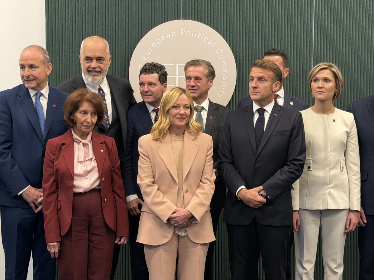 Premier 🇸🇮 dr. Golob je v izjavi za medije po zasedanju vrha Evropske politične skupnosti dejal, da se mora 🇪🇺Evropa v času trgovinskih napetosti ozirati na nove trge na drugih koncih sveta, da bo lahko nadomestila tiste, ki jih izgublja v ZDA. 

"Za majhno ekonomijo, kot je