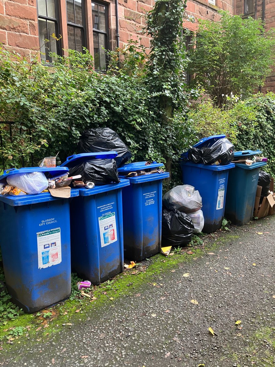 Nickath6's tweet photo. @GlasgowCC What about the bins in our lane? It's been weeks since they were picked up, and tomorrow's storm will turn our entire neighbourhood into an open dump https://t.co/1xsFXdML1m