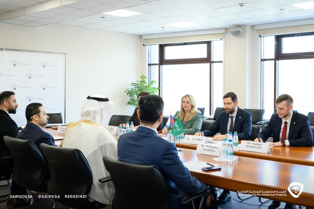 في إطار تعزيز التعاون الدولي في مجالات #الملكية_الفكرية، اجتمعنا اليوم في موسكو مع السيد يوري زوبوف رئيس الإدارة الفيدرالية للملكية الفكرية في روسيا الاتحادية، لبحث مستجدات العمل المشترك وتوقيع خطة عمل للأعوام المقبلة.