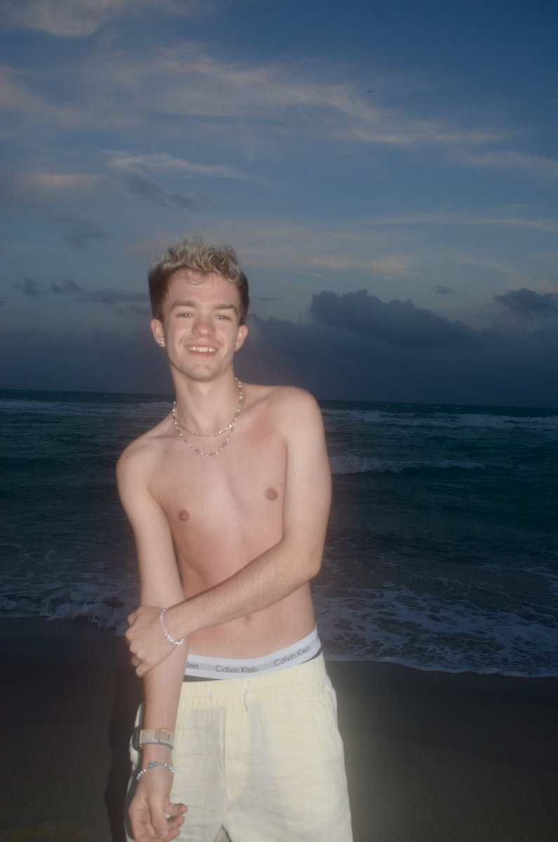 Glowing hehehe 😝 #gay #mlm